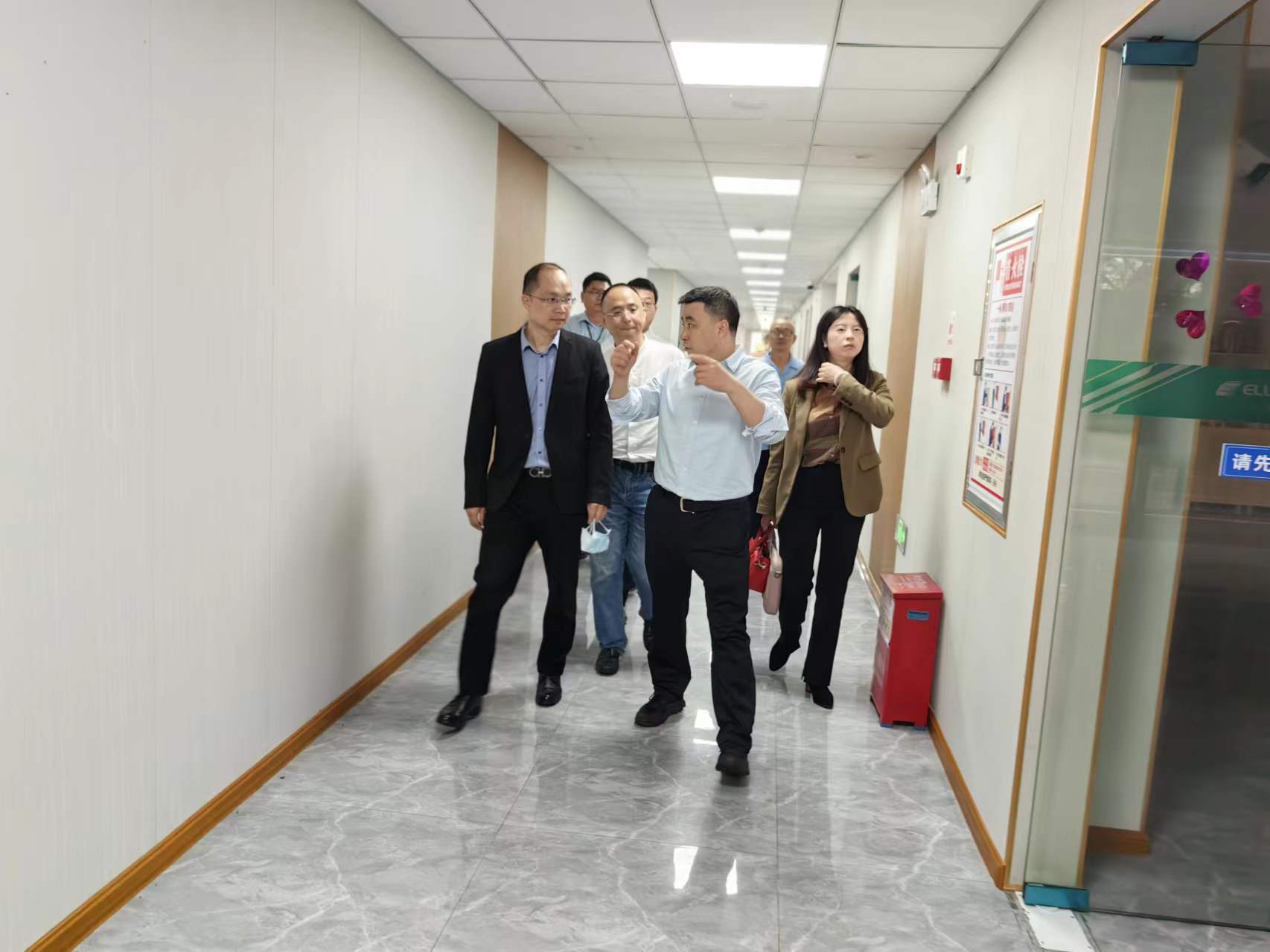 節(jié)后慰問暖人心 | 九洲集團(tuán)黨委書記、董事長楊保平一行慰問依頓電子全體員工 